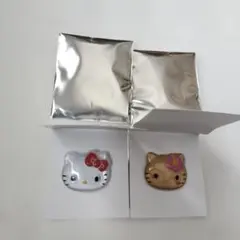 サンリオ　ハローキティ&日焼けキティ　ぷっくりったい　バッジ　2個セット