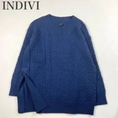 インディヴィ 美品 アシンメトリー サイドスリットＶネックケーブルニット 模様