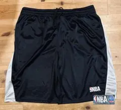 ハーフパンツ 古着 90s NBA エヌビーエー 黒 XXL ジャージ ショーツのサムネイル
