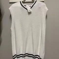 【新品未使用　UNIQLO】ホワイト Vネック ニットベスト
