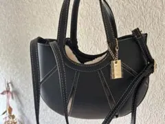 a.v.v ショルダーバッグ ブラック