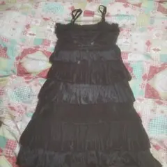 ベロアラメファー付きフリル黒ワンピース