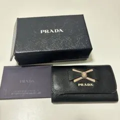 美品 PRADA プラダ サフィアーノ レザー リボン 4連 キーケース 黒