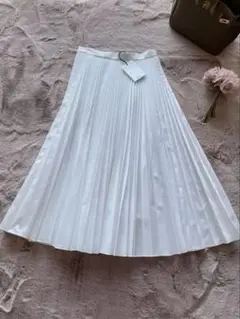 新品！Theory ホワイト プリーツスカート サイズ2