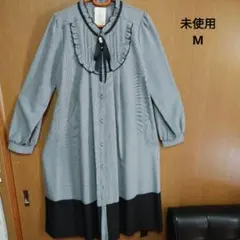 《アクシーズファム》ブローチ付バイカラーワンピース黒チェック