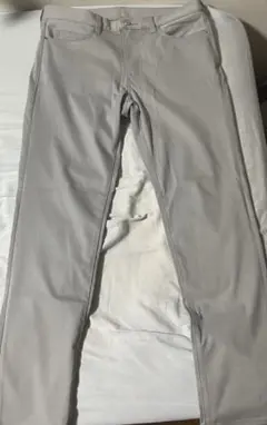 グレー スリムフィット チノパン