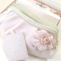 NINA RICCI　ニナ リッチ　お花のモチーフ付きポーチ＆ハンカチセット