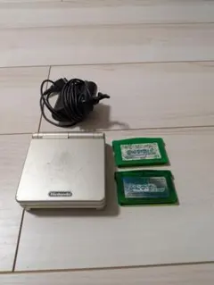 Nintendoアドバンス SP 本体とエメラルドリーフグリーン充電器４点