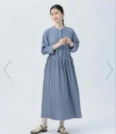 BIEMS HERAT グレイッシュブルー　プリーツワンピース