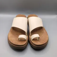ホワイトフラットサンダル　Sサイズ
