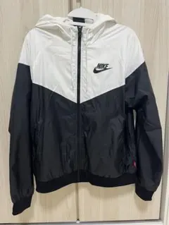 Nike ウィンドブレーカー ホワイト/ブラック　レディース