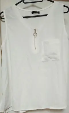 ★「103」即購入OK！ホワイトノースリーブシャツ Vネック★