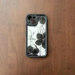 iPhone15用ソフトケース 白黒花柄