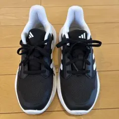 adidasスニーカー