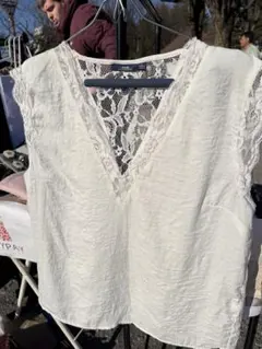 ホワイトレースVネックノースリーブシャツ