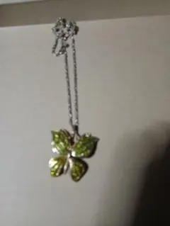 蝶デザイン ネックレス 緑色