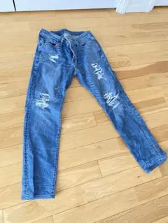 アバクロ　ダメージ加工ブルーデニムパンツ