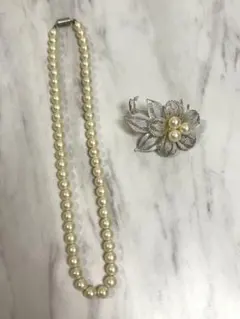おまとめ★合成パールネックレス　7㎜　＆花形ブローチ　セット