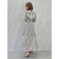 dazzlinストライプフラワープリーツワンピース