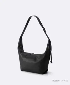 GU クロスボディバッグ　ブラック　ショルダーバッグ