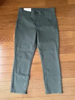 ユニクロ　ウルトラストレッチクロップドレギンスパンツ