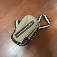 ボディバッグ ベージュとブラウン
