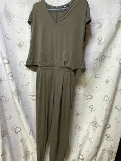 UNIQLO カーキ オールインワン Sサイズのサムネイル