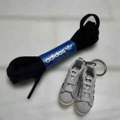 adidas スニーカー型 キーホルダー シューレース　セット