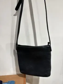 送料込み　Ｂ.stuffショルダーバッグ 牛革黒のサムネイル