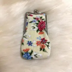 アーンジョー　花柄刺繍がま口ポーチケース
