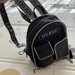 【レディース】GUESS ミニリュック ブラック　肩ベルト調整可能のサムネイル