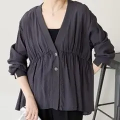 【新品未使用】ギャザー切替シアーシャツカーディガン チャコールグレーのサムネイル