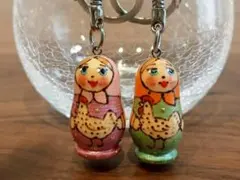 【LYH173】マトリョーシカのキーホルダー2個セット リューバ作 にわとり