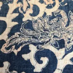 古布　木綿　型染　藍染　菊唐草　はぎれ　V04　更紗　襤褸　絣　リメイク　布団側