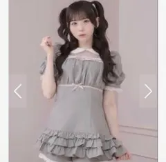 pium エプロン付きコットンフリルカフェワンピース グレー - メルカリ