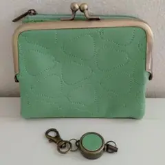 洋ナシ柄　リール付き がま口財布