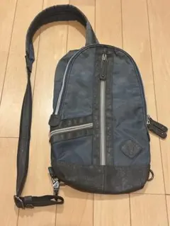 ボディバッグ　メンズ