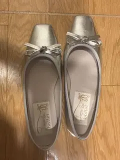 Launa lea 晴雨兼用バレエシューズ シルバーのサムネイル