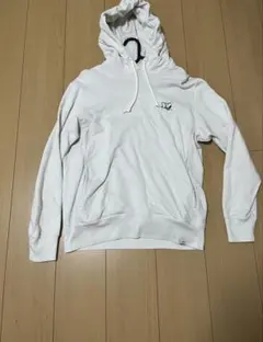 ユニクロ UT Peanuts パーカー　スヌーピー