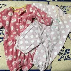 いちご柄と水玉模様のロンパース