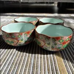 花柄装飾の緑色ボウル4個セット