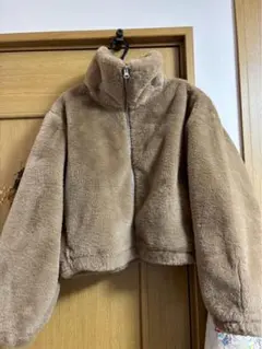 ベージュ フリースジャケット ハイネック