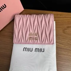 miu miu 二つ折り財布 ピンク