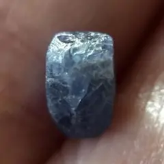 高品質 ロイヤルブルー サファイア 原石 1.2ct 六角柱 三角 スリランカ