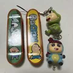 すき家 クレヨンしんちゃん スケートボード 恐竜キーホルダー おもちゃ すきすき