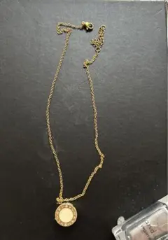 【正規 未使用】BVLGARIロゴ刻印ゴールドリングチャーム/ネックレスチェーン 正規 未使用】BVLGARI ビッグロゴ刻印チャーム金×桃/ネックレス