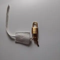 新品、未使用！FENDI ロゴチャーム 楽天市場】フェンディ イニシャル チャームの通販