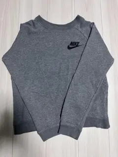 美品　NIKE グレー トレーナー XSのサムネイル