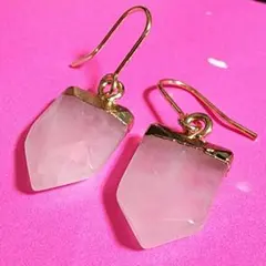 No.774 ローズクォーツのピアス　天然石ビーズ、クリア素材、金具・ゴールド