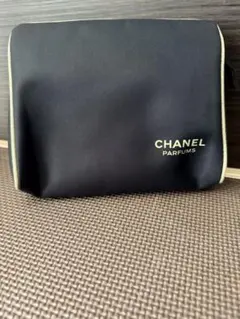 CHANEL PARFUMS ブラックポーチ